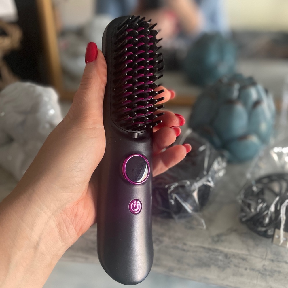 Travel brush with a stand. Heats up. Brand new.